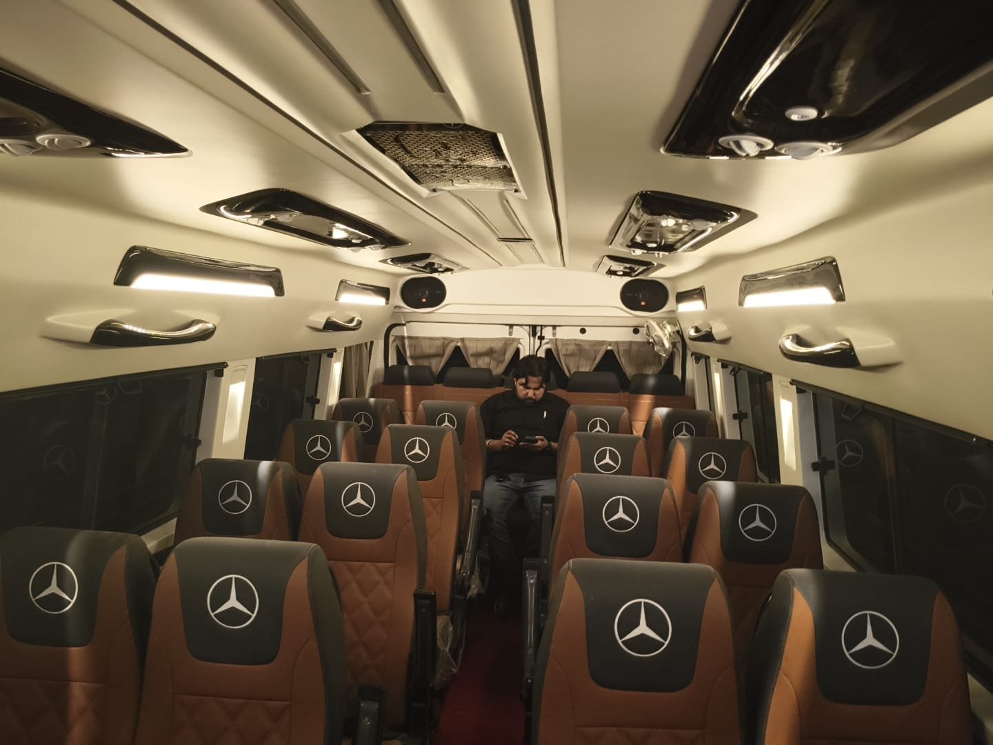 WhatsApp Image 2025-12-04 at 16.06.51_abfd5d5b.jpg - Supreme Car Rental